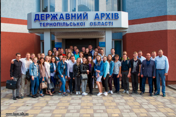 Історичний факультет Тернопільського національного педагогічного університету допомагає українським воїнам із 2014 року