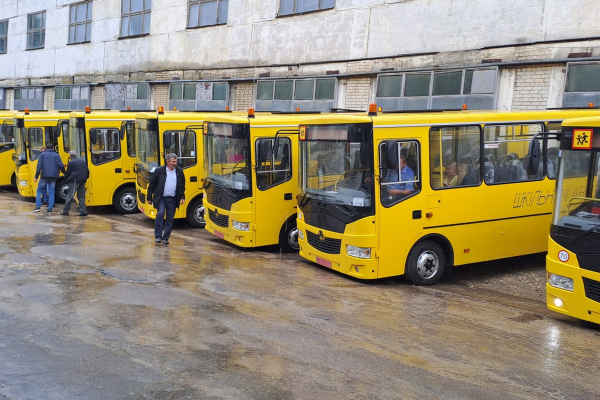 10 шкільних автобусів придбали для Тернопільщини