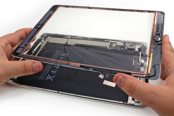 Ремонт iPad: вибір між заміною скла з сенсором і заміною дисплейного модуля