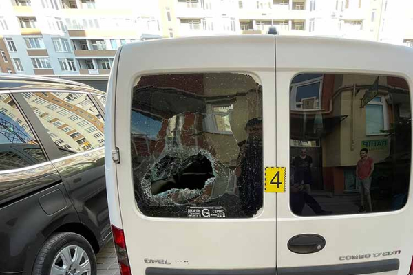 У Тернополі на Злуки чоловік з ножем пошкодив 8 автомобілів