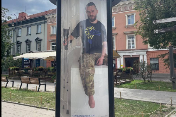 Під час саміту НАТО на вулицях Вільнюса розмістили фото захисника з Тернополя