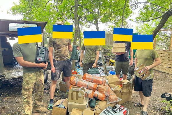 Смаколики, автівка, будівельні матеріали: волонтери «Української команди» Тернопільщини знову доставили на фронт допомогу (відео)