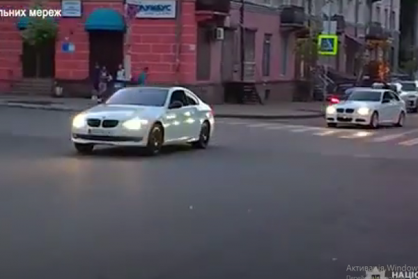 Екстремальна їзда: у Тернополі притягнути до відповідальності водіїв елітних автівок, які «гасали» вулицями