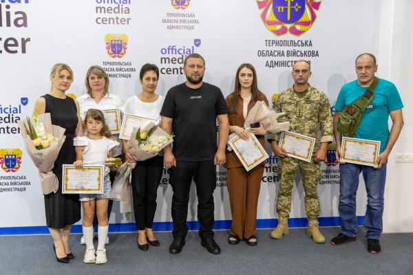 Сертифікати на придбання житла вручив родинам військових начальник Тернопільської ОВА
