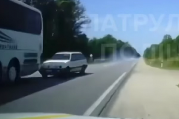 На дорозі Тернопіль-Львів водій грубо порушив правила і ледь не протаранив патрульних