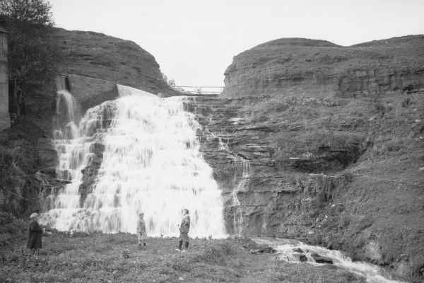 Червоногород, замок та Джуинський водоспад: фото 1929 року