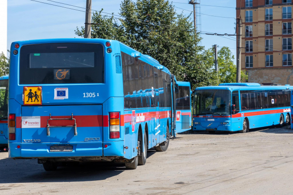 Ще вісім громад Тернопільщини отримали шкільні автобуси
