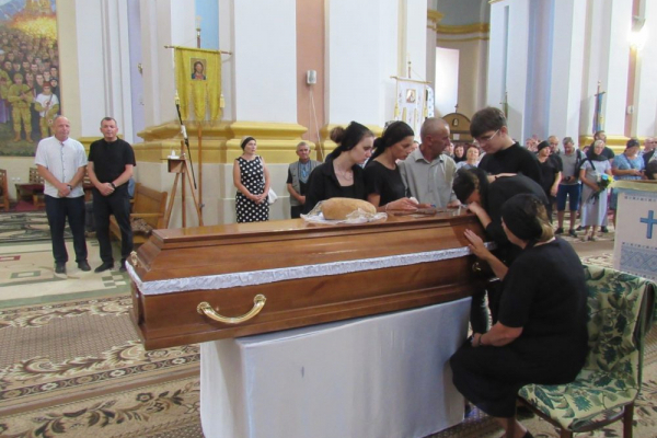 На Кременеччині поховали воїна Сергія Ярмощука