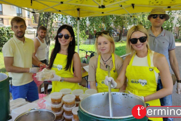 Волонтери з Тернополя уже четвертий рік роздають нужденним комплексні обіди