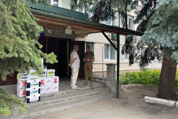 БФ «Хвилі змін» передав у Петриківський обласний геріатричний пансіонат благодійну допомогу