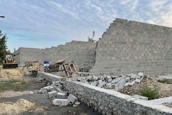 У Тернополі взялися за демонтаж незаконного будівництва