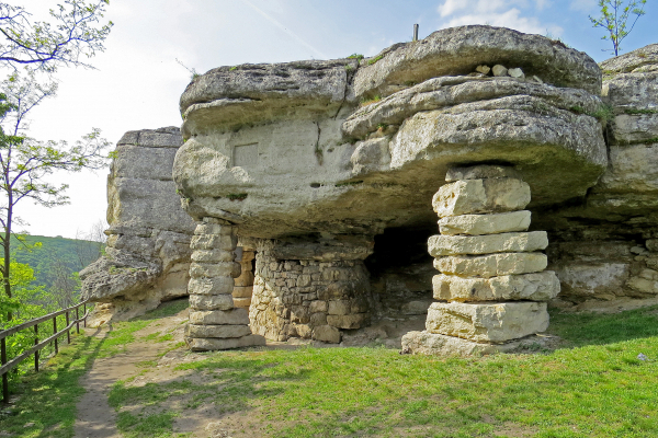 Тернопільщина туристична: Скельний храм у Монастирку