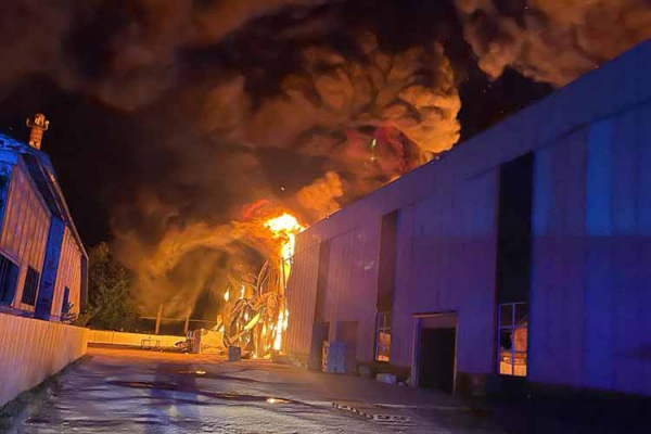 Поліція відкрила кримінальне провадження за фактом пожежі на заводі у Тернополі