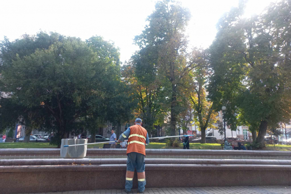 Не засмічувати фонтани закликають громадян працівники «Тернопвільводоканалу»