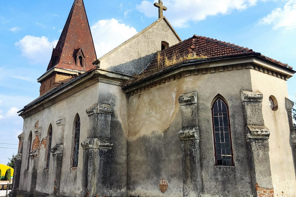На Тернопільщині почали реставрувати костел в неоготичному стилі