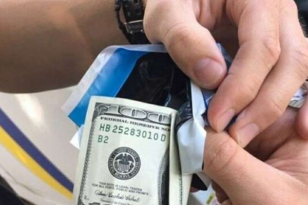 На Тернопільщині п’яний водій буса пропонував 200 доларів хабаря патрульним