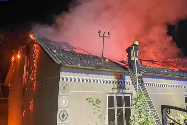 Пожежа на Тернопільщині: ледь не згорів будинок