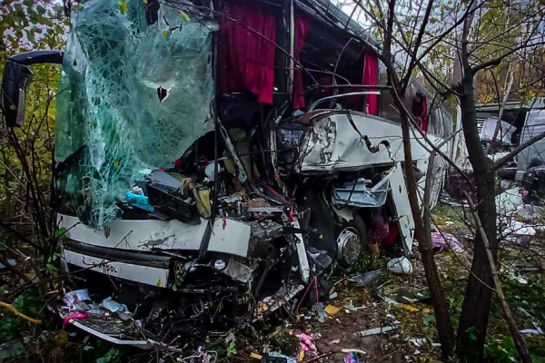 Зіткнулися вантажівка та рейсовий автобус: водій з Тернополя загинув у масштабній ДТП на Закарпатті