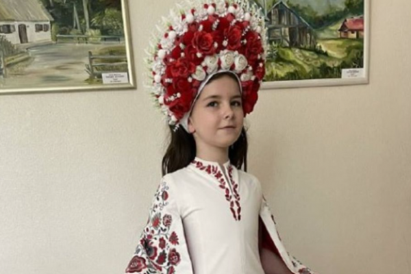 На конкурсі «Міні Міс Всесвіт» в Дубаї маленька тернополянка вразила журі національним костюмом