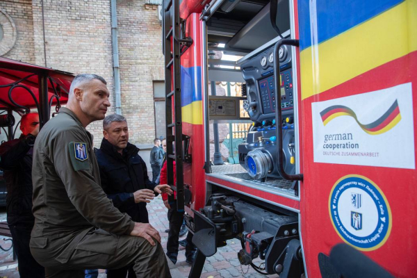 Ще три пожежних авто від міжнародних партнерів заступають на чергування в Києві