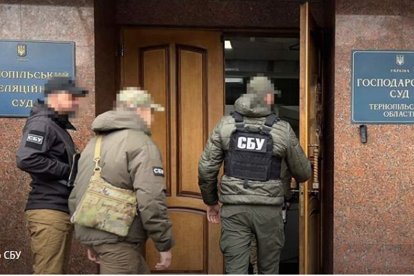 У Тернополі СБУ та НАБУ затримали депутата й адвоката за вимагання хабара у 300 тис. доларів