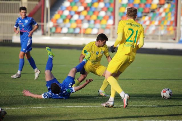 Футбол на Тернопільщині: «Нива» не змогла перемогти «Поділля»