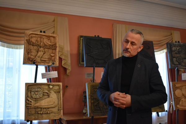 У музеї Юліуша Словацького в Кременці відкрили виставку художника-різьбяра Василя Петровського