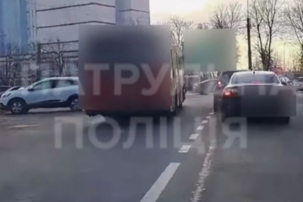 У Тернополі водій автобуса грубо порушив ПДР і поплатився за це