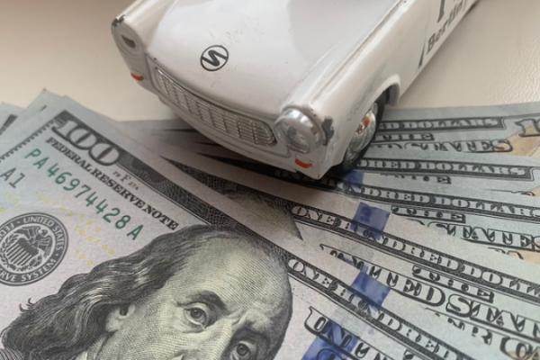 У Тернополі місцевий бізнесмен відмовляється платити 7000 доларів за авто, яке уже придбав