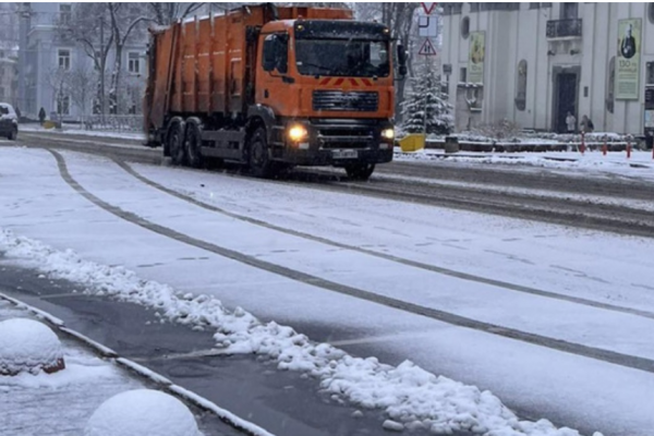 На дороги Тернопільщини уже виїхала снігоприбиральна техніка 