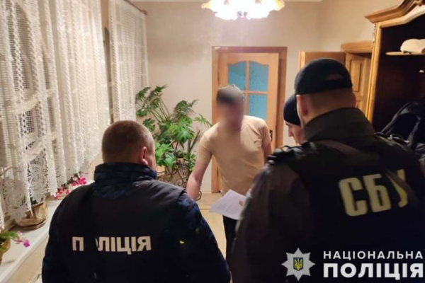 8000 доларів і за кордон: поліцейські Тернопільщини викрили осіб, які допомагали тікати з України військовозобов'язаним