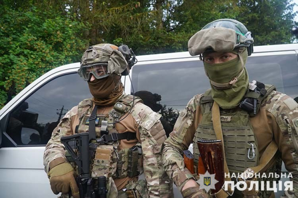 Тримали силою за великі гроші: поліцейські Тернопільщини викрили незаконну діяльність реабілітаційних центрів у трьох регіонах