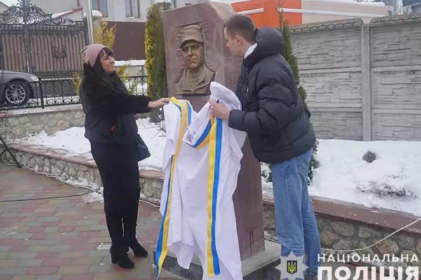 У Гаях Гречинських відкрили пам'ятний знак поліцейському Тарасу Гогусю