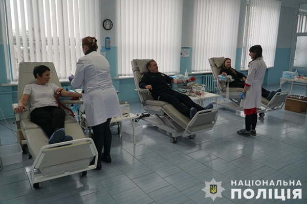 У Тернополі поліцейські здали кров для потреб бійців ЗСУ