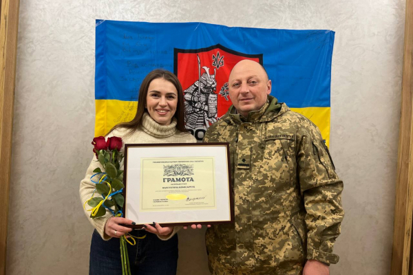 Волонтерка «Української команди» Тетяна Комісарчук отримала подяку від Валерія Залужного