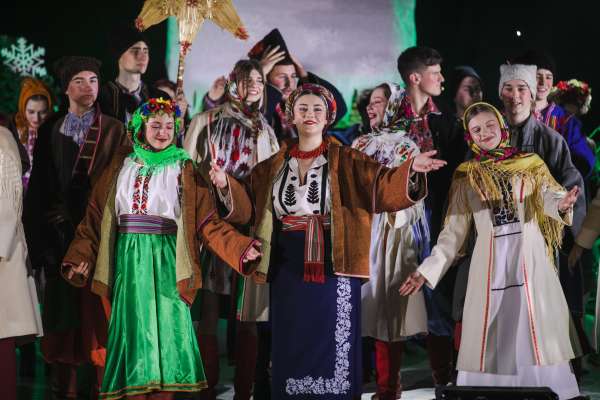 Благодійну студентську виставу «Ніч перед Різдвом» організували в Класичному університеті Тернополя