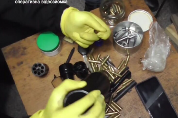 На Тернопільщині спіймали одесита, який торгував зброєю через військові аукціони