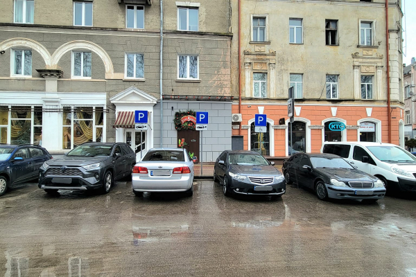 У Тернополі з’явилися нові парковки для авто: наразі безкоштовні