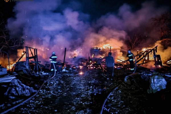 Масштабна пожежа в Острові: згоріла величезна будівля