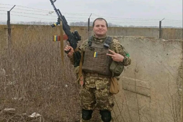 На щиті повертається з фронту захисник України з Тернопільщини Тарас Бенцар