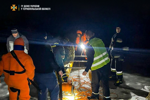 На Тернопільському ставі рятували чоловіка, якому стало зле під час риболовлі