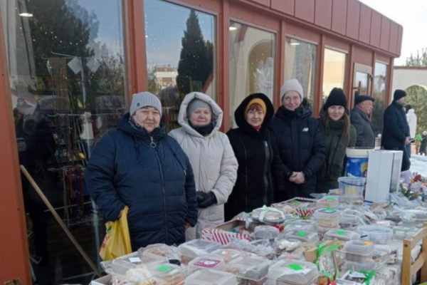 Волонтери на благодійному ярмарку біля церкви Петра зібрали понад 90 тисяч грн на потреби ЗСУ
