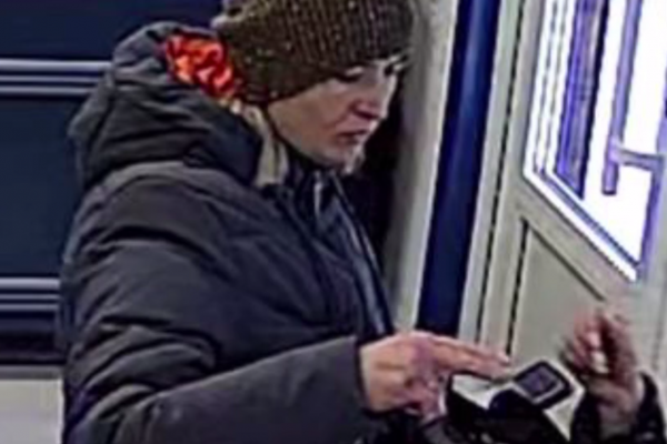 На Тернопільщині розшукують жінку, яка викрала чужу банківську картку і розрахувалась нею