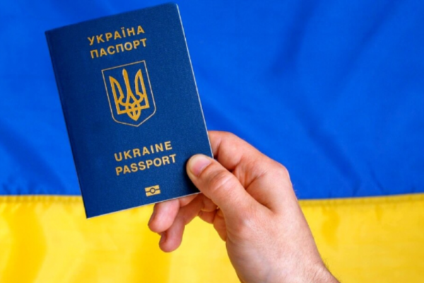 На Тернопільщині жінка отримала паспорт України у 52 роки