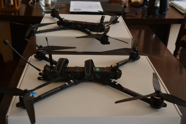 10 дронів придбали для воїнів на фронт працівники Збаразької міськради