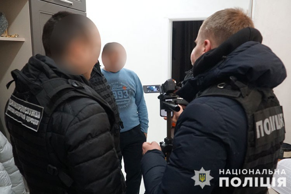 Переправили 48 чоловіків за кордон: на Тернопільщині затримали трьох підозрюваних