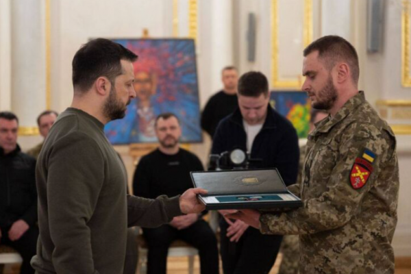 «Хрест бойових заслуг»: Президент України нагородив орденом артилериста з Тернопільщини
