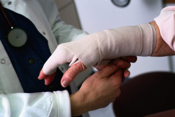 На Тернопільщині жінка отримала опіки під час розпалювання печі