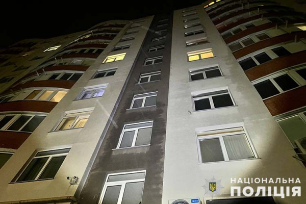 У Тернополі молода жінка випала з вікна на 10-му поверсі: маленькі діти залишилися без мами