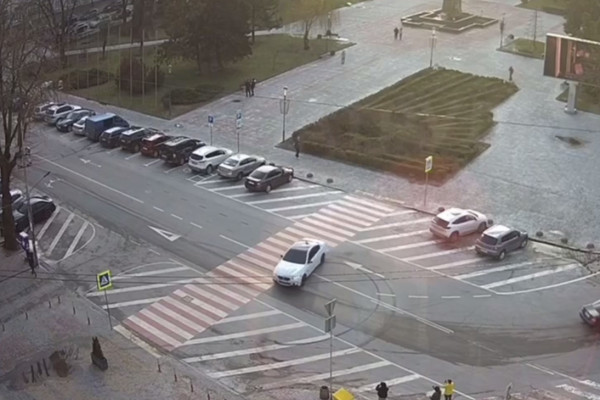 У центрі Тернополя молодий водій порушував правила: хлопець дрифтував на BMW